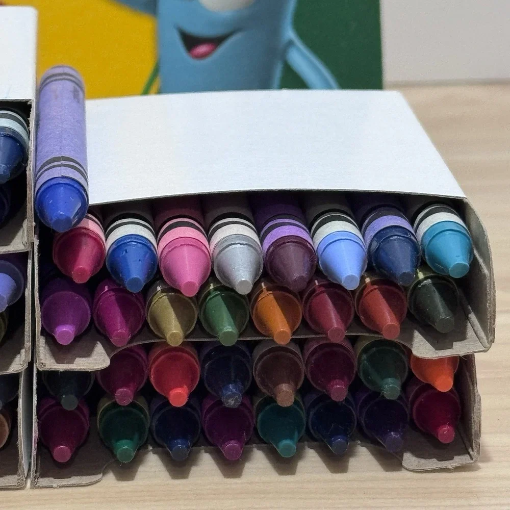 Crayola 120 Box Of Crayons 120 Colors Bonus Character Tip Sharpener Inc 1 Used
